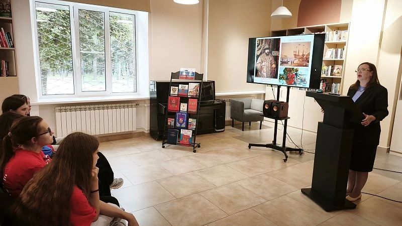21 августа в Центральной библиотеке имени Инны Гофф прошла видеолекция «Государственный флаг России» 21 августа в Центральной библиотеке имени Инны Гофф прошла видеолекция «Государственный флаг России»