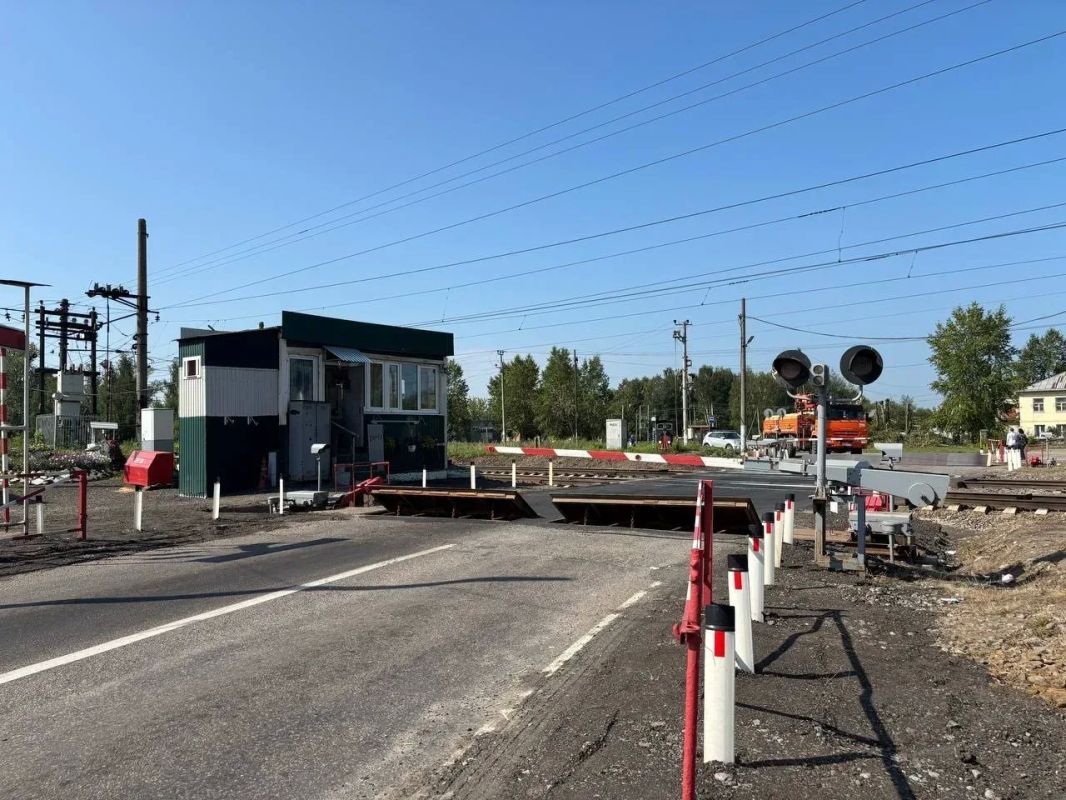 Вниманию автомобилистов. Во вторник, 25 августа, будет временно ограничено движение всех видов автомобильного транспорта через железнодорожный переезд 111 км (платформа Хорошово)