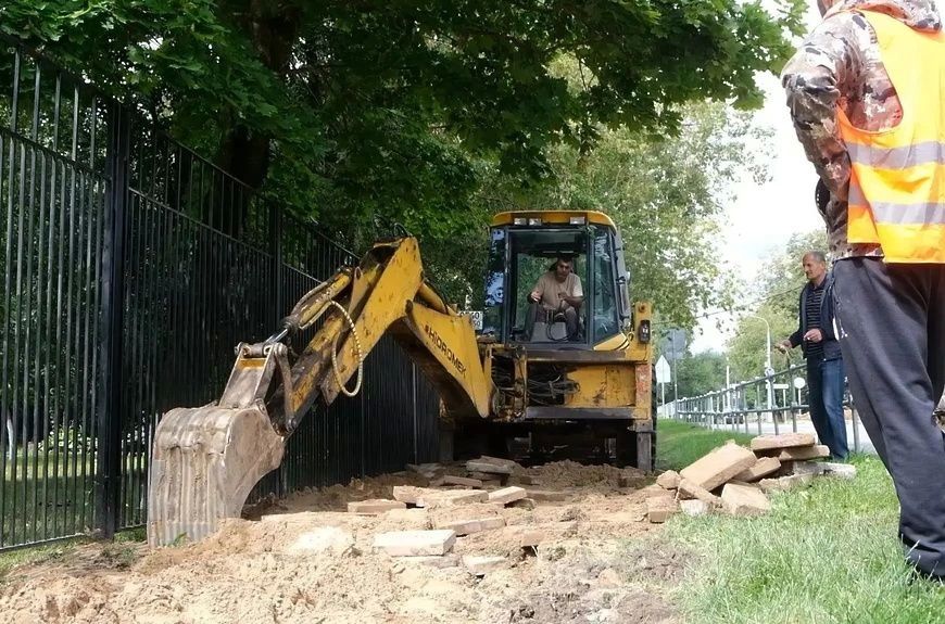 В Солнечногорске обновляют тротуар от парка до школы № 5