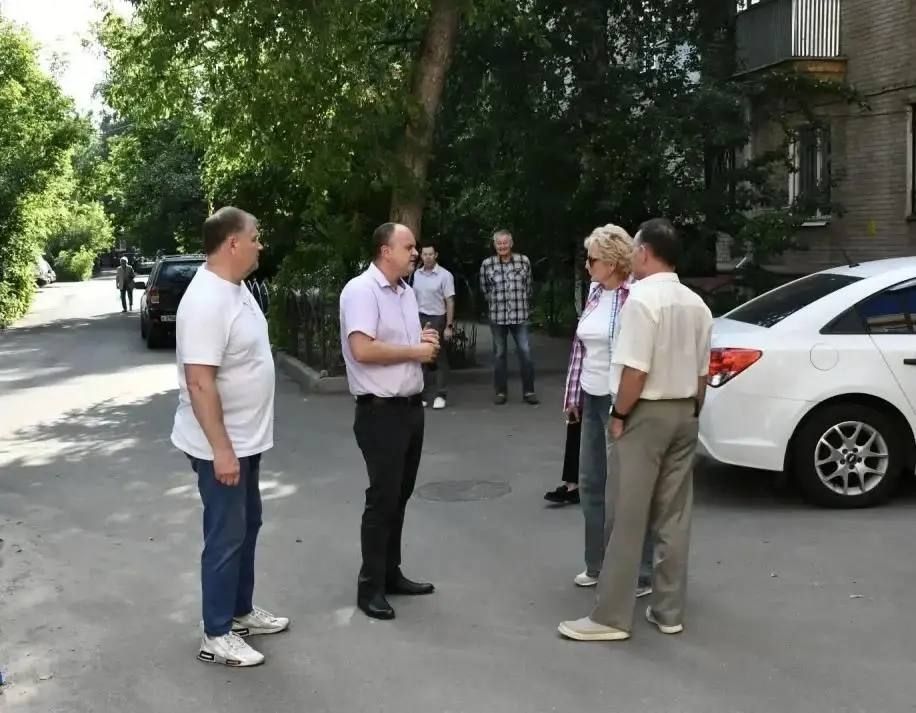 Заместители главы Жуковского совместно с городскими депутатами продолжают пешие обходы по дворовым территориям города