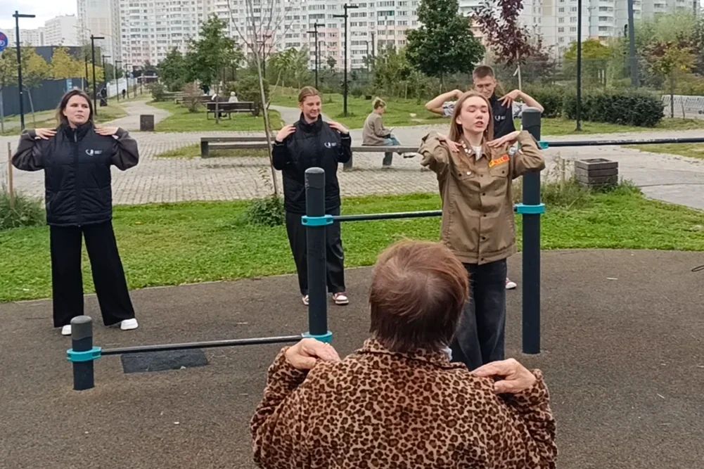 Идеальный баланс: как студенты вдохновляют старшее поколение в Мытищах Идеальный баланс: как студенты вдохновляют старшее поколение в Мытищах