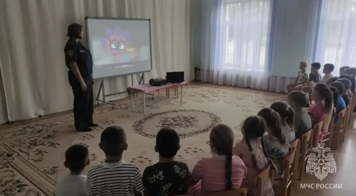 В Луховицах провели урок безопасности для воспитанников детского сада «Улыбка» В Луховицах провели урок безопасности для воспитанников детского сада «Улыбка»
