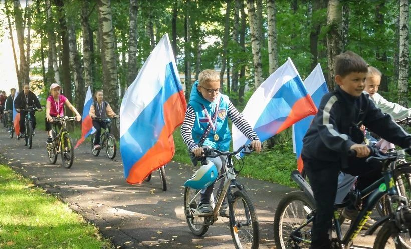 В Солнечногорске прошёл праздничный велопробег «Под флагом Единства» В Солнечногорске прошёл праздничный велопробег «Под флагом Единства»