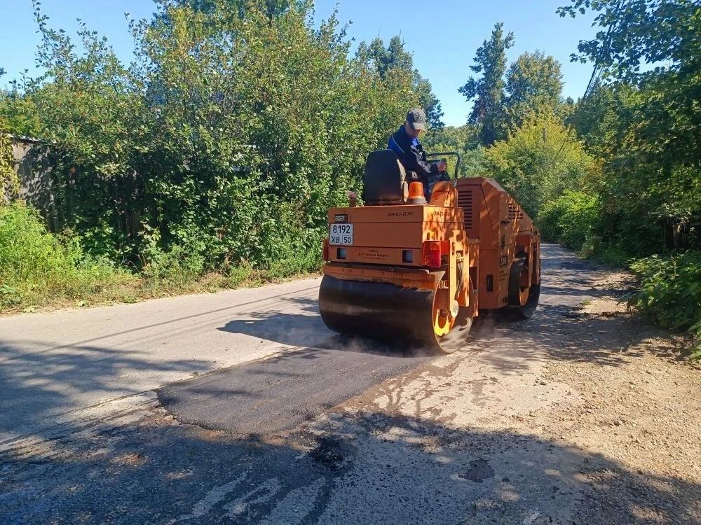 В нашем городе продолжаются ежедневные работы по ямочному ремонту на дорогах и во дворах В нашем городе продолжаются ежедневные работы по ямочному ремонту на дорогах и во дворах