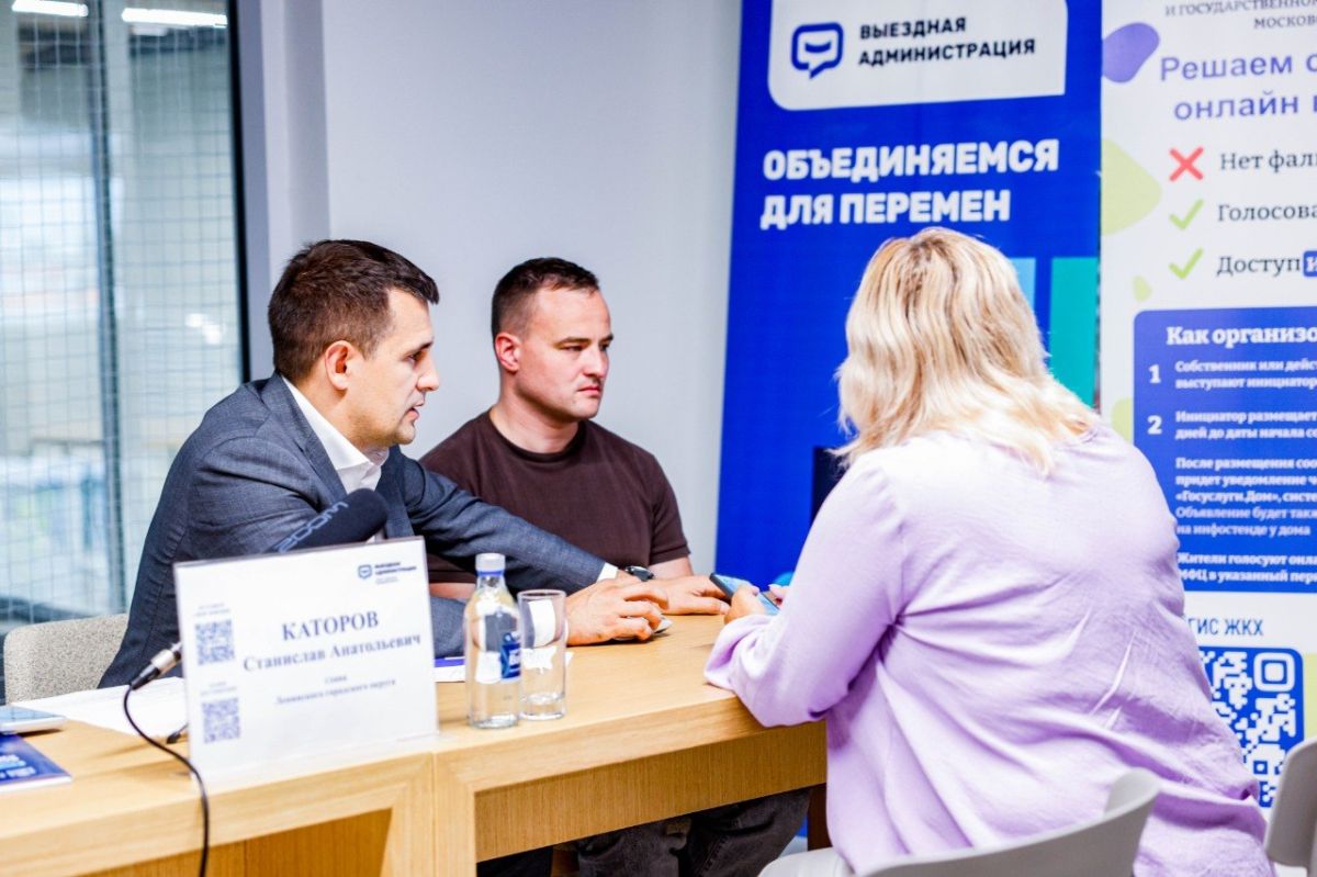 На территории новой школы в ЖК «Первый квартал» состоялась традиционная встреча в формате «выездной администрации» с сотрудниками образования, в которой приняли участие глава Ленинского городского округа Станислав Каторов...