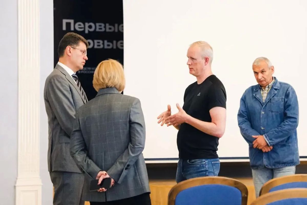 Депутат Госдумы Денис Кравченко встретился с коллективом НПО имени Лавочкина Депутат Госдумы Денис Кравченко встретился с коллективом НПО имени Лавочкина