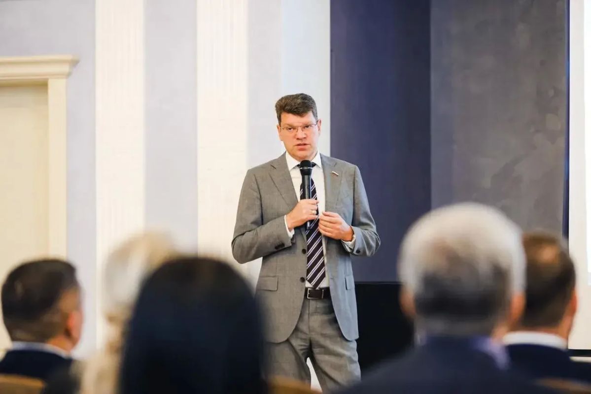 Депутат Госдумы Денис Кравченко встретился с коллективом НПО имени Лавочкина