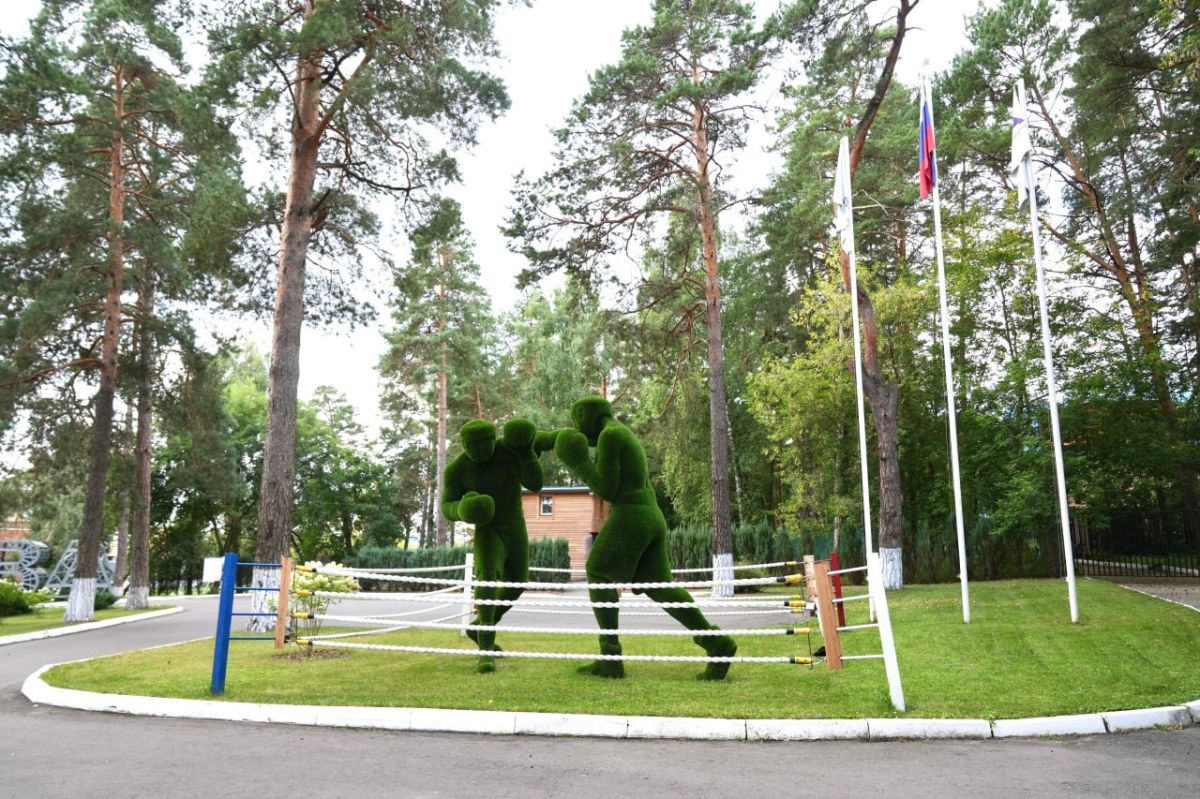 Андрей Воробьев пообщался с тренерами и спортсменами, которые занимаются на спортивной базе «Лесная опушка» в г.о. Серпухов Андрей Воробьев пообщался с тренерами и спортсменами, которые занимаются на спортивной базе «Лесная опушка» в г.о. Серпухов