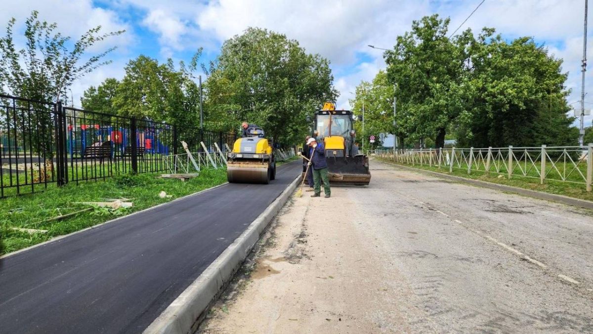В Климовске обновили тротуар у гимназии имени Подольских курсантов В Климовске обновили тротуар у гимназии имени Подольских курсантов