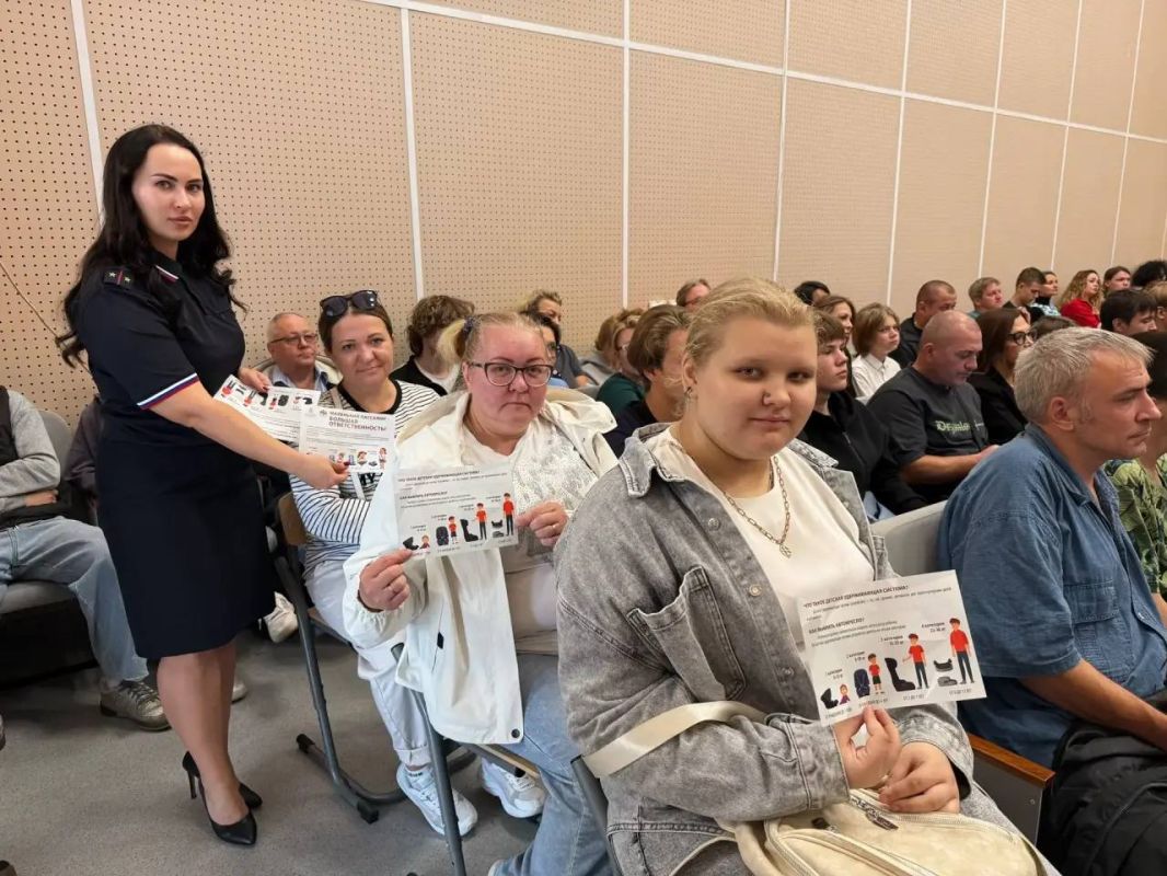 С наступлением нового учебного года в рамках областного мероприятия «Внимание — дети!» подмосковные автоинспекторы усиленно работают с родительским сообществом С наступлением нового учебного года в рамках областного мероприятия «Внимание — дети!» подмосковные автоинспекторы усиленно работают с родительским сообществом