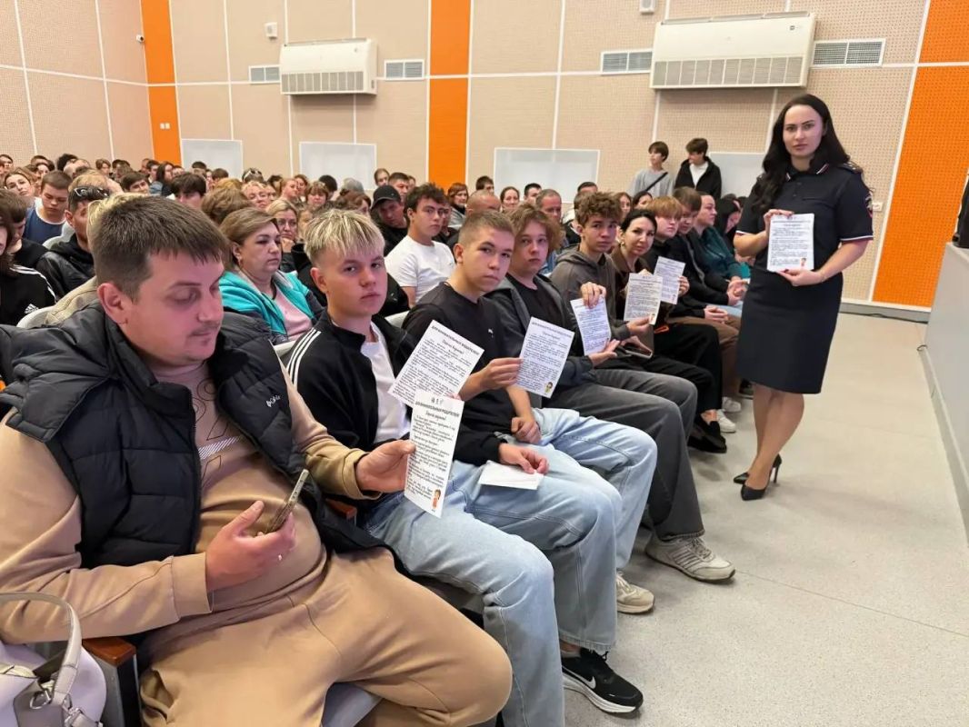 С наступлением нового учебного года в рамках областного мероприятия «Внимание — дети!» подмосковные автоинспекторы усиленно работают с родительским сообществом С наступлением нового учебного года в рамках областного мероприятия «Внимание — дети!» подмосковные автоинспекторы усиленно работают с родительским сообществом