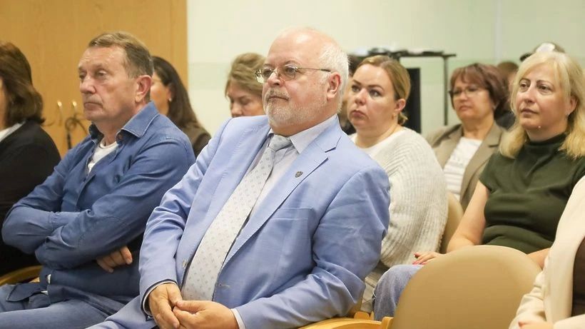 Встреча депутата Госдумы Дениса Кравченко с коллективом НПО “Стеклопластик” в Солнечногорске Встреча депутата Госдумы Дениса Кравченко с коллективом НПО “Стеклопластик” в Солнечногорске