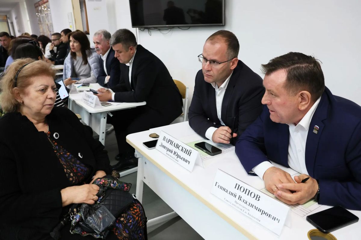 Заместитель главы Балашихи провел встречу с жителями микрорайона 1 Мая Заместитель главы Балашихи провел встречу с жителями микрорайона 1 Мая