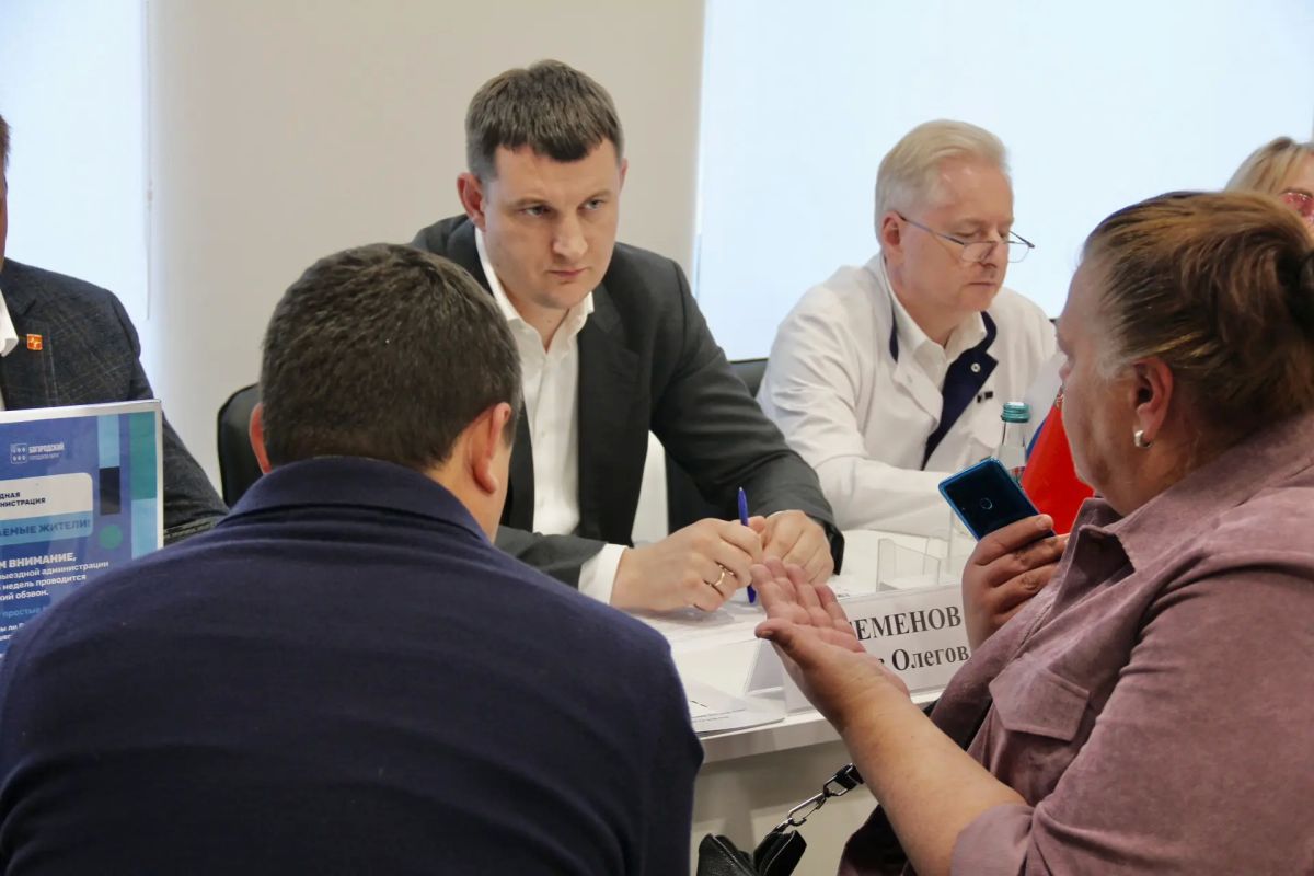 Провели выездную администрацию в новой поликлинике в Заречье Провели выездную администрацию в новой поликлинике в Заречье