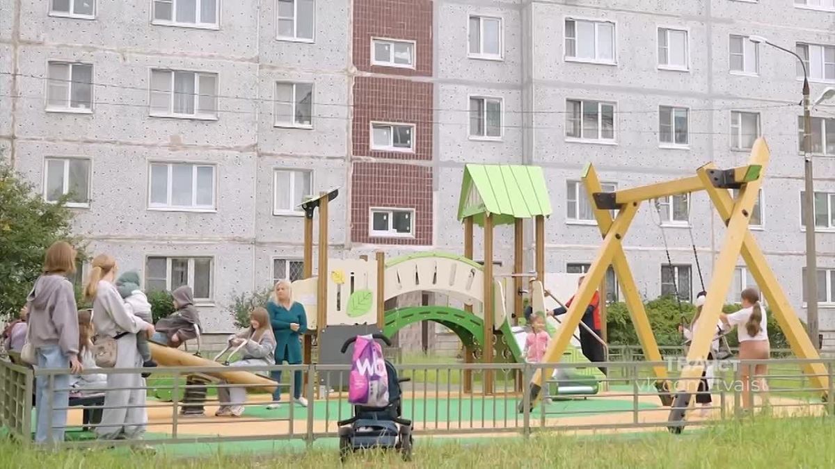 Отличный получился двор!. Завершено комплексное благоустройство дворовой территории в д. Демихово на ул. Новой, 8,9,10