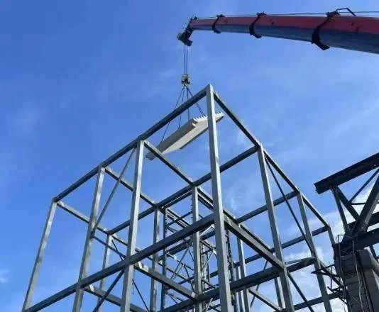 На пешеходном переходе у ЖК "Рублёвский" в Одинцовском округе приступили к монтажу лестничных пролётов — на объекте трудятся 30 рабочих и 4 единицы техники На пешеходном переходе у ЖК "Рублёвский" в Одинцовском округе приступили к монтажу лестничных пролётов — на объекте трудятся 30 рабочих и 4 единицы техники