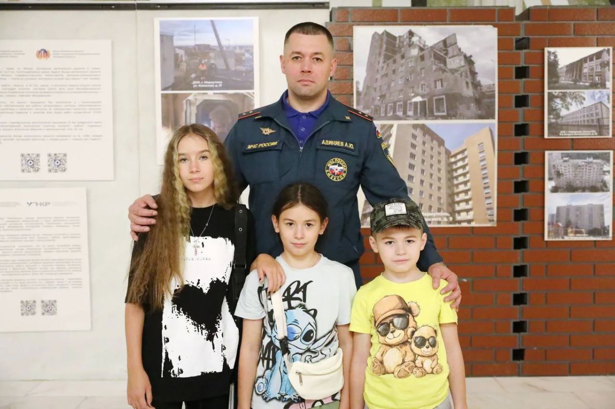 Школьникам Долгопрудного вручили подарки ко Дню знаний Школьникам Долгопрудного вручили подарки ко Дню знаний
