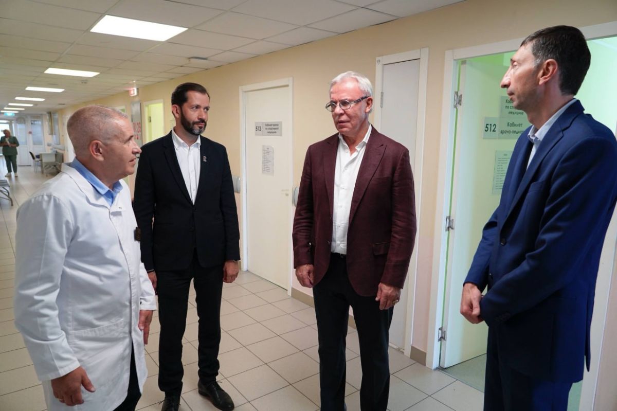 Депутат Государственной Думы, член Высшего совета партии «Единая Россия» Вячеслав Фетисов посетил Подольский центр спортивной медицины
