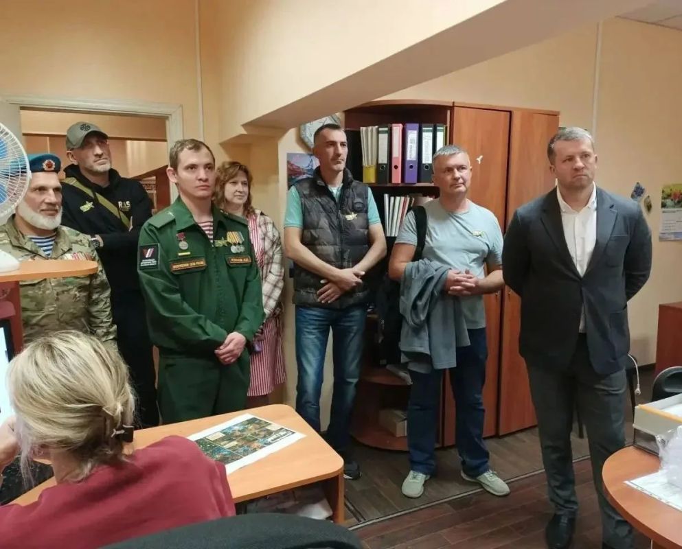 В рамках программы Промышленного туризма ветераны специальной военной операции посетили типографию ФОРМАТ+, предлагающую полный спектр рекламных услуг: от разработки дизайн-макетов до изготовления и монтажа рекламных...