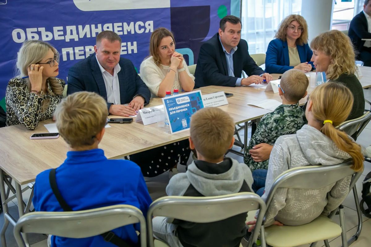 Александр Гречищев: Вместе с заместителем министра здравоохранения Московской области Еленой Штукиной и главным врачом Коломенской больницы Николаем Макаровым провели в Коломне тематическую выездную администрацию Александр Гречищев: Вместе с заместителем министра здравоохранения Московской области Еленой Штукиной и главным врачом Коломенской больницы Николаем Макаровым провели в Коломне тематическую выездную администрацию