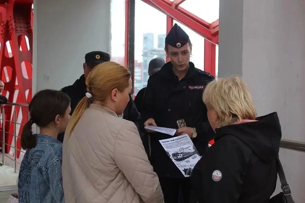 В Серпухове на городском железнодорожном вокзале прошла профилактическая акция «Безопасный транспорт» В Серпухове на городском железнодорожном вокзале прошла профилактическая акция «Безопасный транспорт»