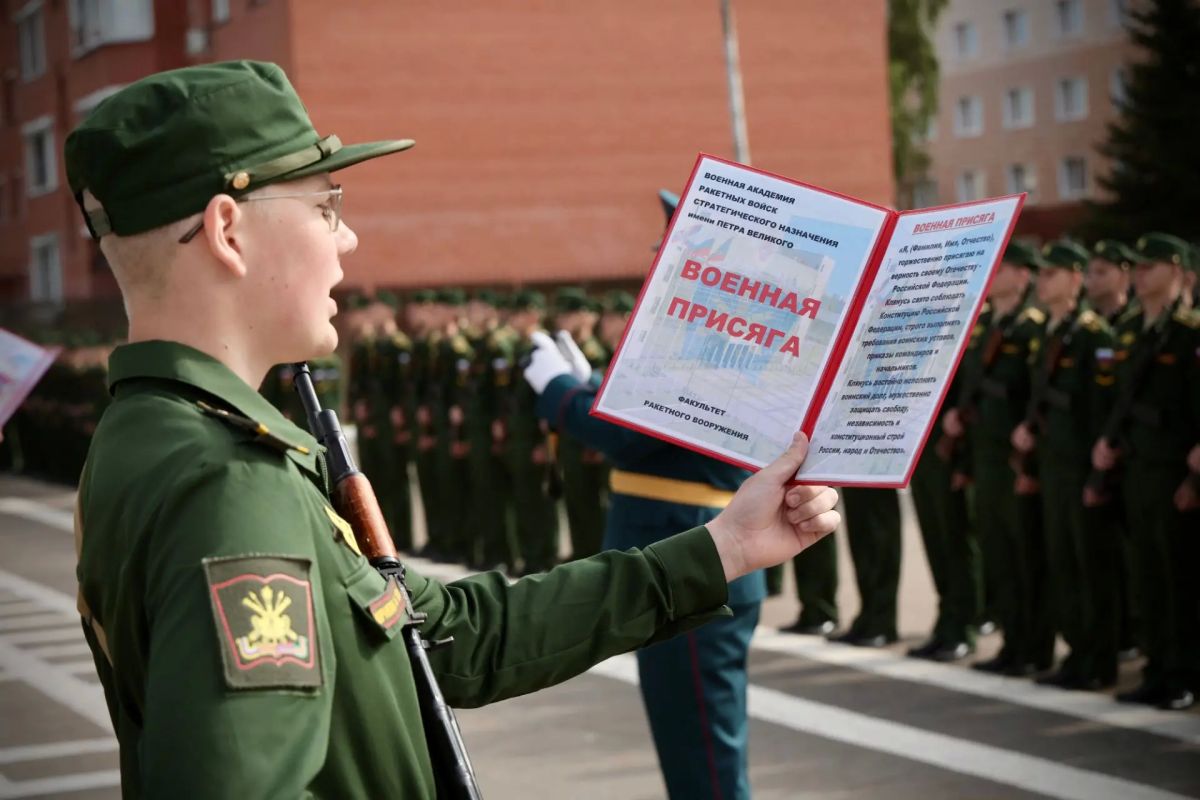Принял участие в традиционной торжественной церемонии приведения к военной присяге курсантов Военной академии Ракетных войск стратегического назначения имени Петра Великого Принял участие в традиционной торжественной церемонии приведения к военной присяге курсантов Военной академии Ракетных войск стратегического назначения имени Петра Великого
