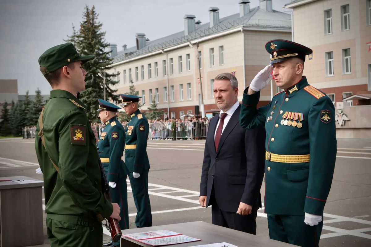 Принял участие в традиционной торжественной церемонии приведения к военной присяге курсантов Военной академии Ракетных войск стратегического назначения имени Петра Великого Принял участие в традиционной торжественной церемонии приведения к военной присяге курсантов Военной академии Ракетных войск стратегического назначения имени Петра Великого