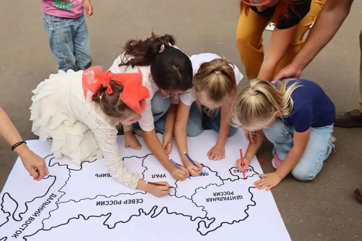 Музыка, игры и стихи в парке Островского Музыка, игры и стихи в парке Островского