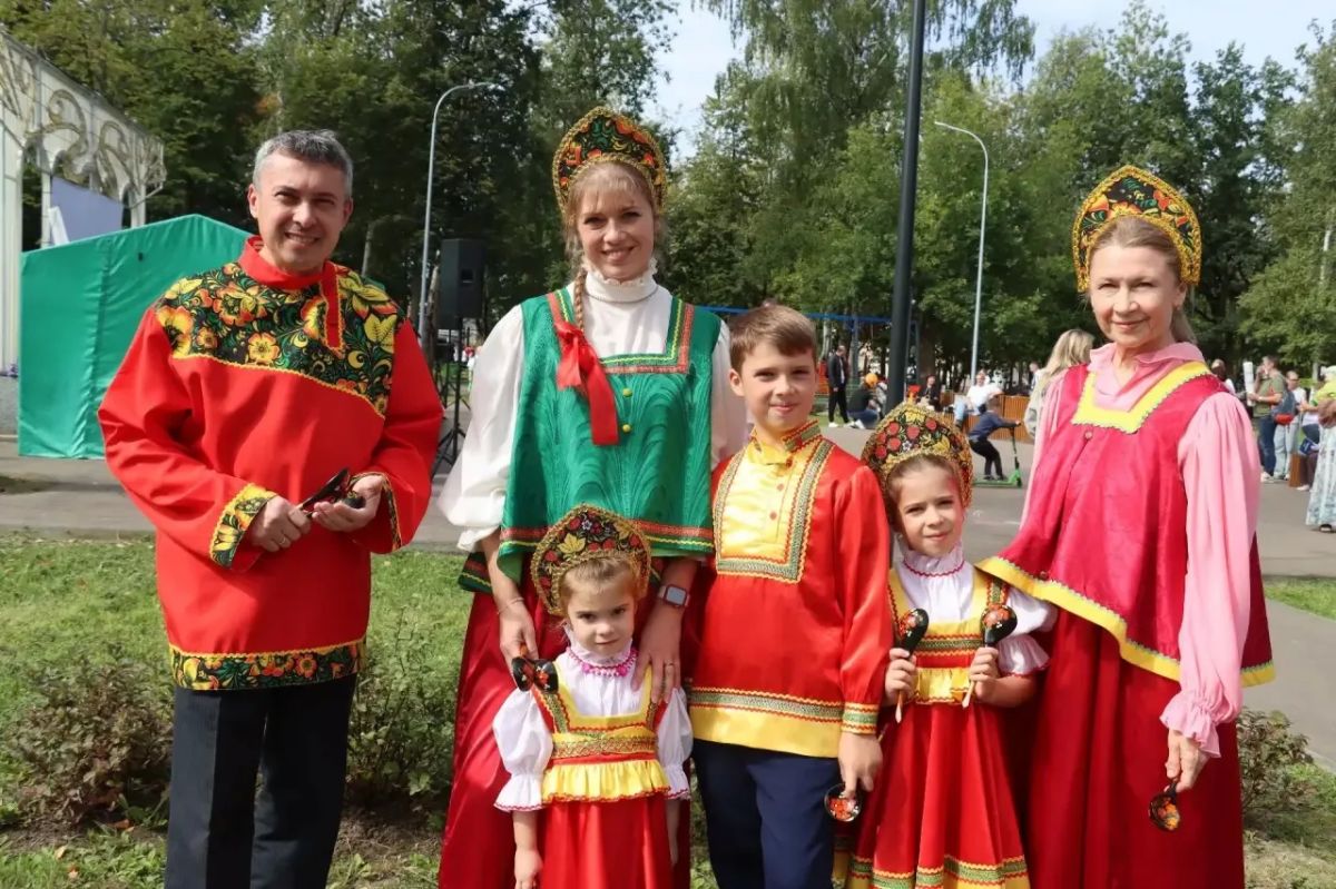 В День города в парке Островского прошли семейные конкурсы от Лиги матерей В День города в парке Островского прошли семейные конкурсы от Лиги матерей