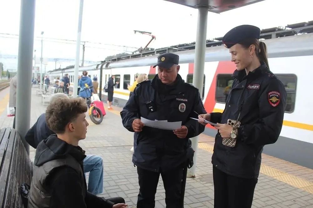 В Серпухове на городском железнодорожном вокзале прошла профилактическая акция «Безопасный транспорт» В Серпухове на городском железнодорожном вокзале прошла профилактическая акция «Безопасный транспорт»