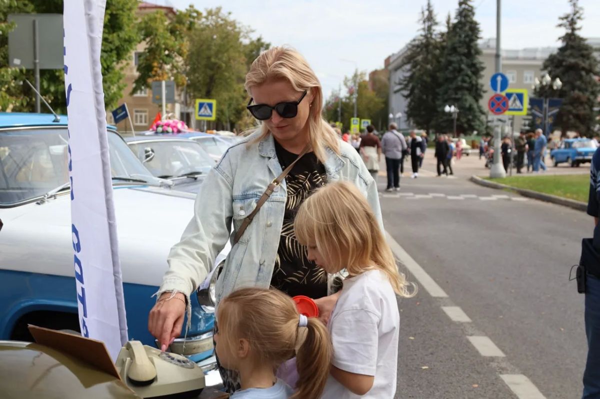Ретроавтомобили и уникальные экспонаты украсили День города Ступино Ретроавтомобили и уникальные экспонаты украсили День города Ступино