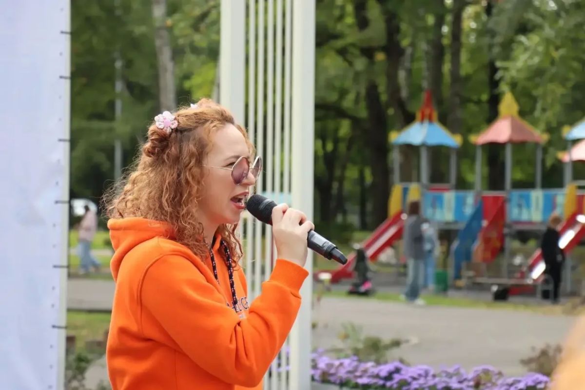 Музыка, игры и стихи в парке Островского Музыка, игры и стихи в парке Островского