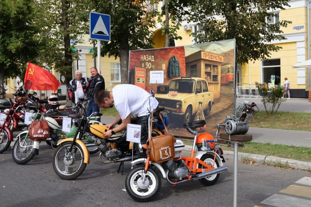Ретроавтомобили и уникальные экспонаты украсили День города Ступино Ретроавтомобили и уникальные экспонаты украсили День города Ступино