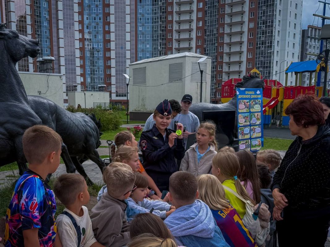 В Химках в рамках комплексного информационно-профилактического мероприятия «Внимание - дети!» сотрудники Госавтоинспекции провели профилактическое мероприятие «Безопасный двор» В Химках в рамках комплексного информационно-профилактического мероприятия «Внимание - дети!» сотрудники Госавтоинспекции провели профилактическое мероприятие «Безопасный двор»
