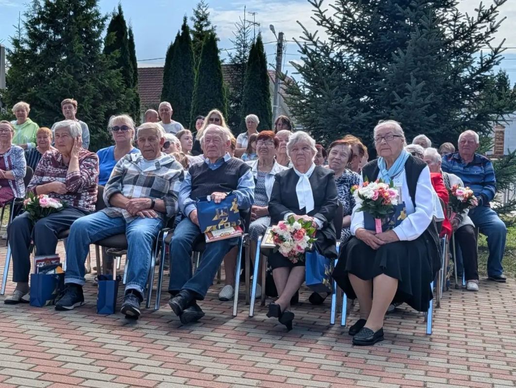 В селе Покров поблагодарили старожилов и активных жителей В селе Покров поблагодарили старожилов и активных жителей