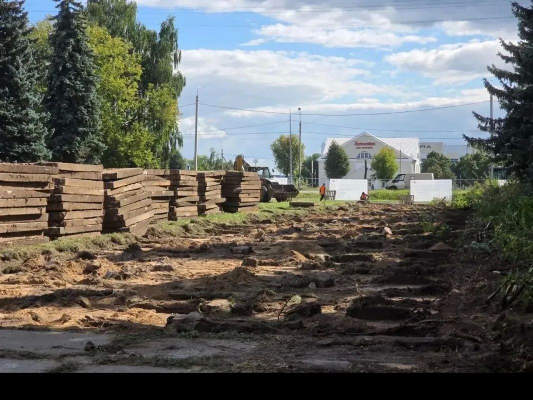 Стартовал первый этап благоустройства сквера в п. Большевик Стартовал первый этап благоустройства сквера в п. Большевик