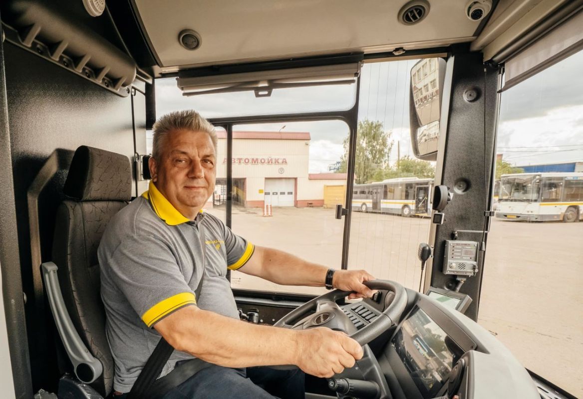 На работу в Мострансавто приглашают водителей автобусов