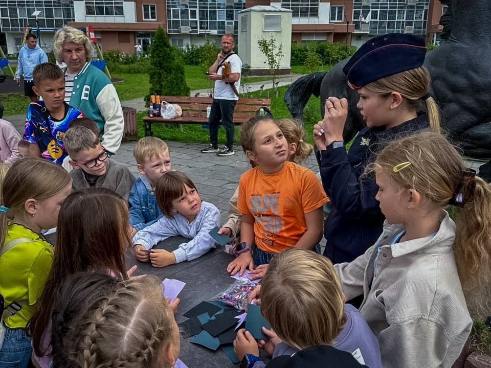 В Химках в рамках комплексного информационно-профилактического мероприятия «Внимание - дети!» сотрудники Госавтоинспекции провели профилактическое мероприятие «Безопасный двор» В Химках в рамках комплексного информационно-профилактического мероприятия «Внимание - дети!» сотрудники Госавтоинспекции провели профилактическое мероприятие «Безопасный двор»