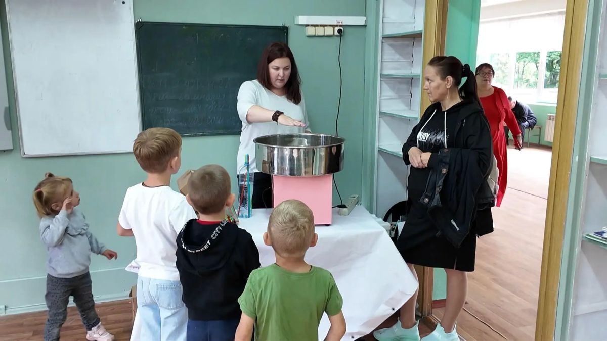 Волонтеры Раменской школы №19 помогли первоклассникам подготовиться к новому учебному году Волонтеры Раменской школы №19 помогли первоклассникам подготовиться к новому учебному году