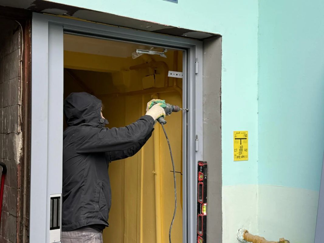 На 90% завершен ремонт подъездов в поселке Октябрьский г.о. Люберцы На 90% завершен ремонт подъездов в поселке Октябрьский г.о. Люберцы