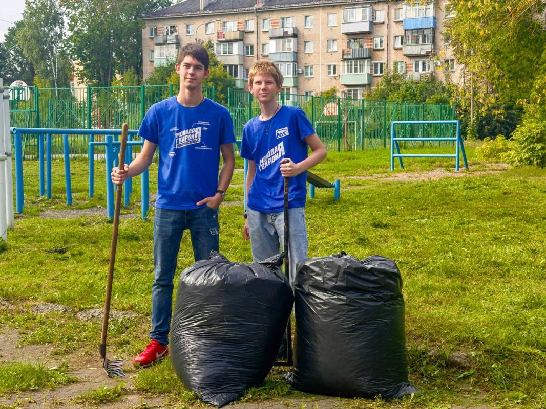 В преддверии нового учебного года и Дня знаний молодогвардейцы В преддверии нового учебного года и Дня знаний молодогвардейцы