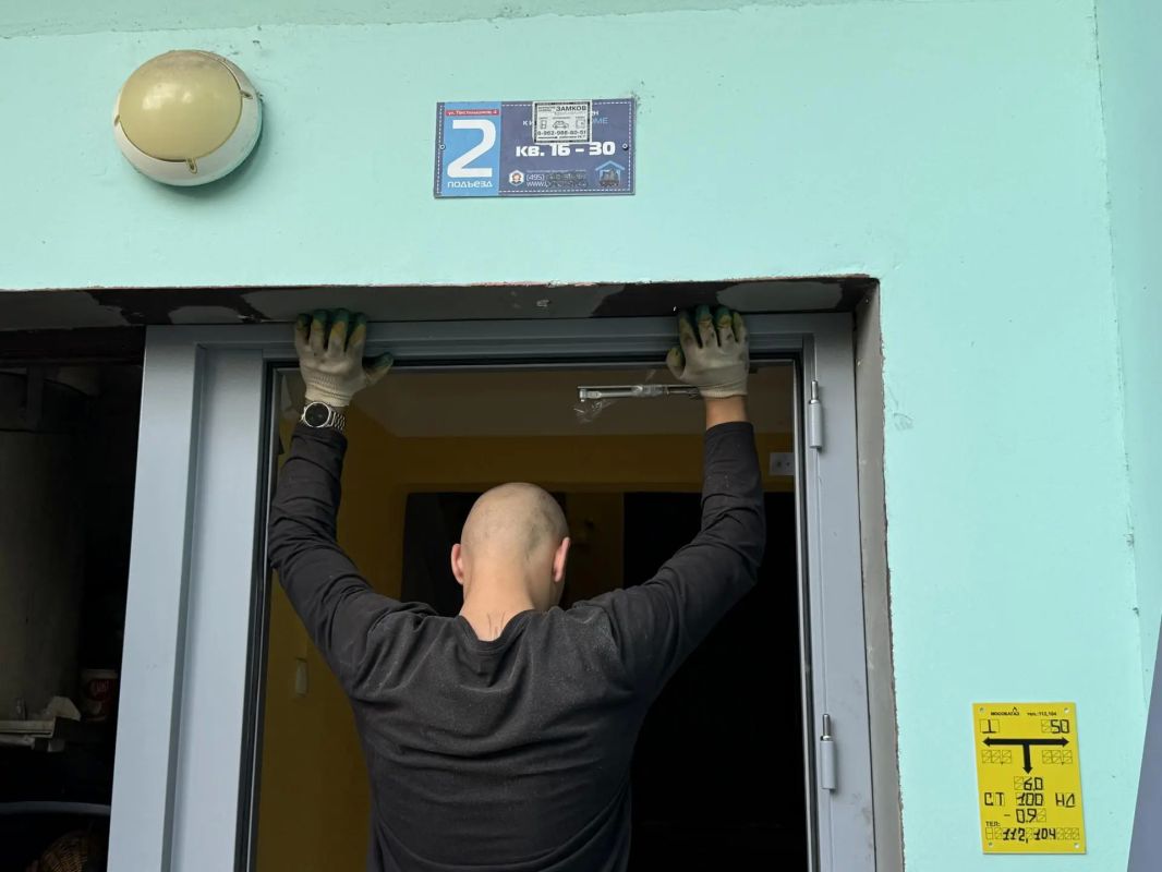 На 90% завершен ремонт подъездов в поселке Октябрьский г.о. Люберцы На 90% завершен ремонт подъездов в поселке Октябрьский г.о. Люберцы
