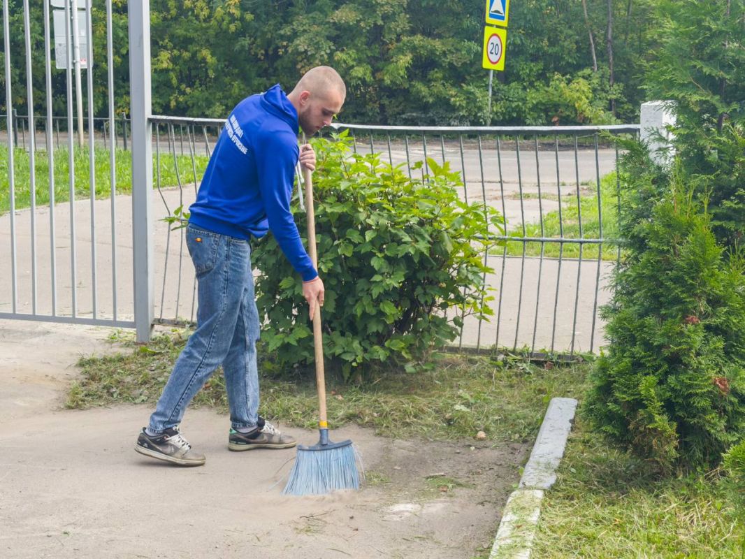 В преддверии нового учебного года и Дня знаний молодогвардейцы В преддверии нового учебного года и Дня знаний молодогвардейцы