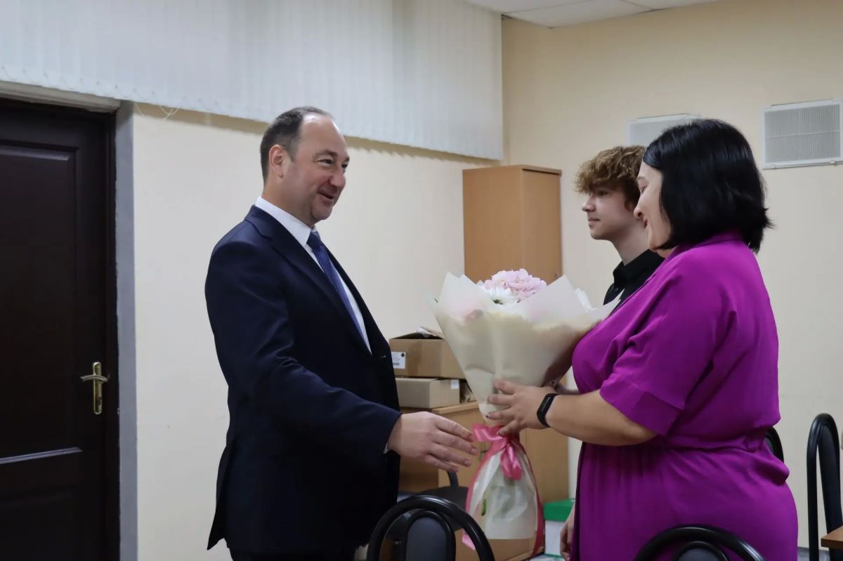 В Ступино поздравили сына погибшего героя с днем рождения В Ступино поздравили сына погибшего героя с днем рождения