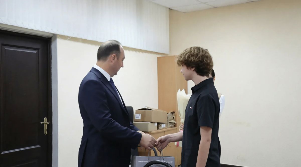 В Ступино поздравили сына погибшего героя с днем рождения В Ступино поздравили сына погибшего героя с днем рождения