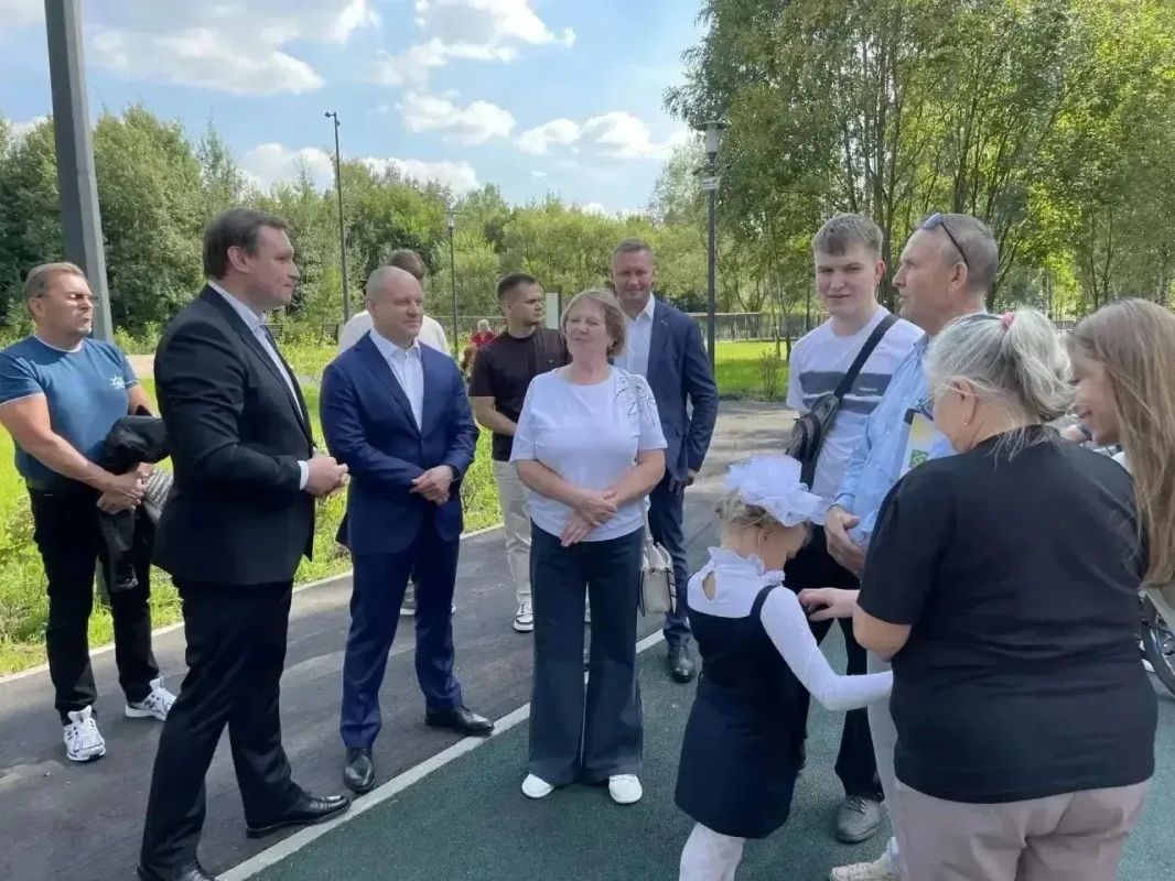 Финальная точка сегодняшней поездки в Ивантеевку — обновлённая зона отдыха на берегу реки Учи рядом со сквером на Рощинской улице Финальная точка сегодняшней поездки в Ивантеевку — обновлённая зона отдыха на берегу реки Учи рядом со сквером на Рощинской улице