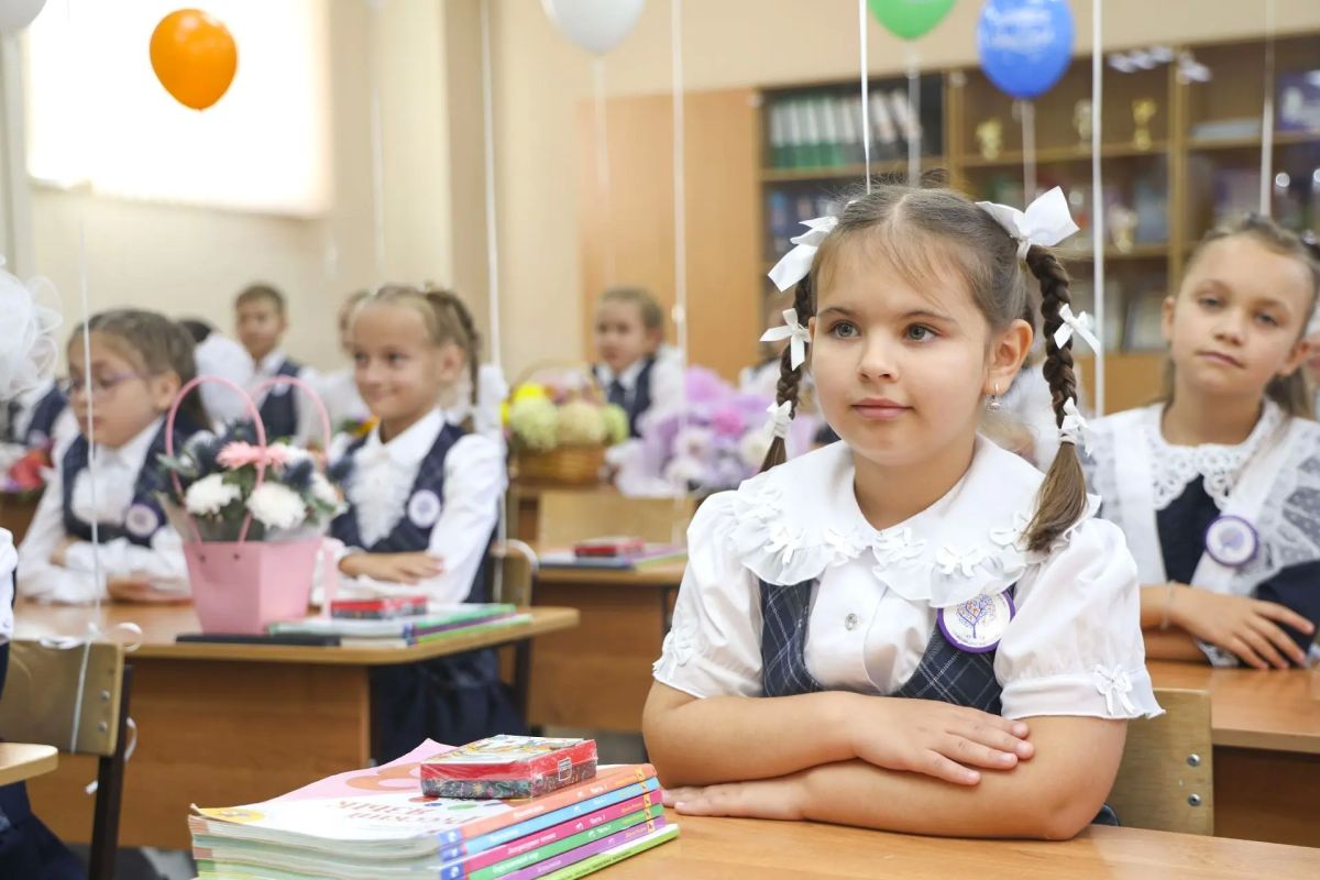 С 1 сентября!. 15, 5 тыс. школьников и более 1 200 студентов переступили сегодня порог образовательных учреждений Электростали С 1 сентября!. 15, 5 тыс. школьников и более 1 200 студентов переступили сегодня порог образовательных учреждений Электростали