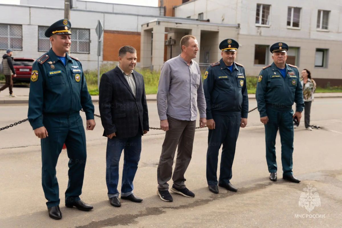 В Долгопрудном проводили на заслуженный отдых заместителя начальника ПСЧ №82 Владимира Воржева В Долгопрудном проводили на заслуженный отдых заместителя начальника ПСЧ №82 Владимира Воржева