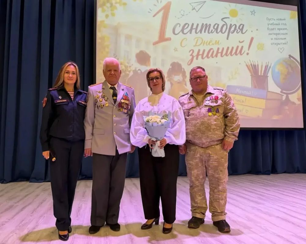 Росгвардейцы поздравили школьников с Днем знаний в Подмосковье Росгвардейцы поздравили школьников с Днем знаний в Подмосковье