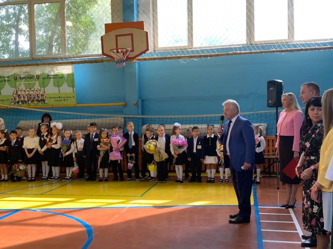 Первые звонки прозвенели в школах Химок Первые звонки прозвенели в школах Химок